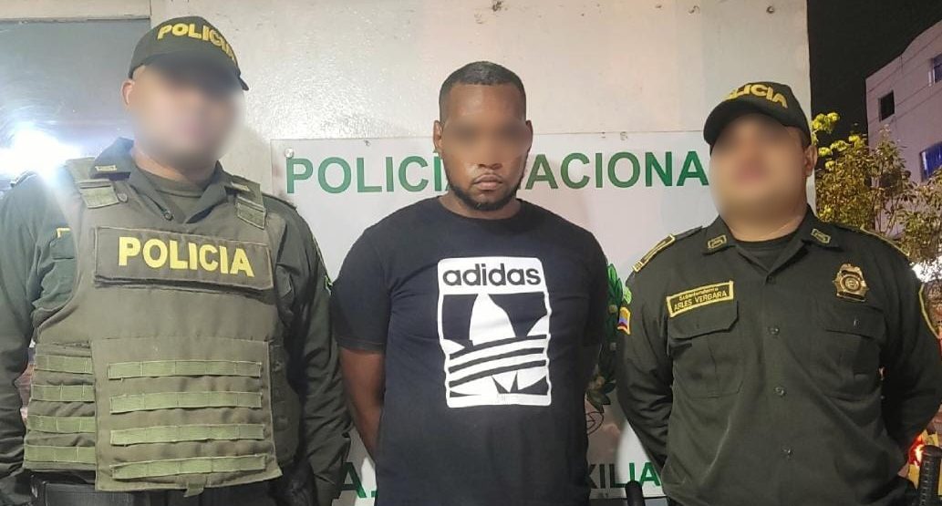 Capturado Taxista Con Pistola De Uso De Las Fuerzas Militares