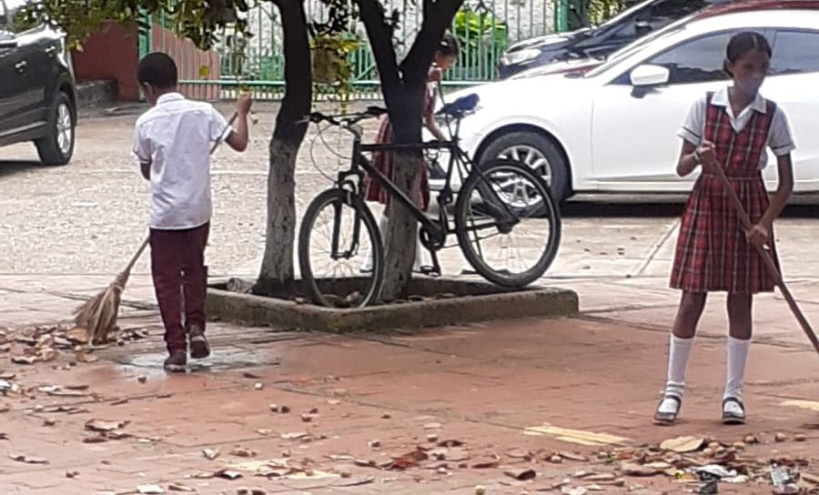 No hay normalidad educativa en Cartagena por falta de servicios de aseo ...